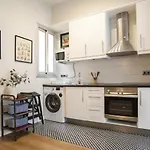 31Ent1027 - Mediterranean Decorated Apartment